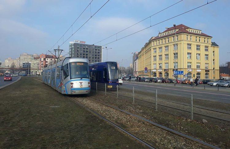 Dwie kolizje i awarie z udziałem tramwajów [ZDJĘCIA]