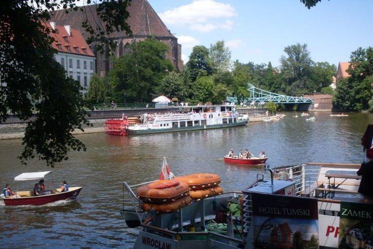 Pijani Niemiec i Czech pływali łodziami po Odrze z narkotykami
