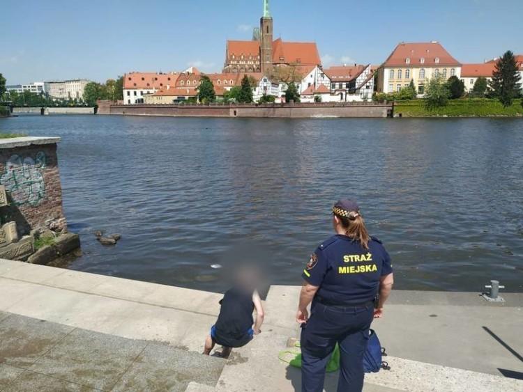 Wrocław: Wypoczynek nad Odrą tak, ale kąpiel nie. Możemy dostać mandat