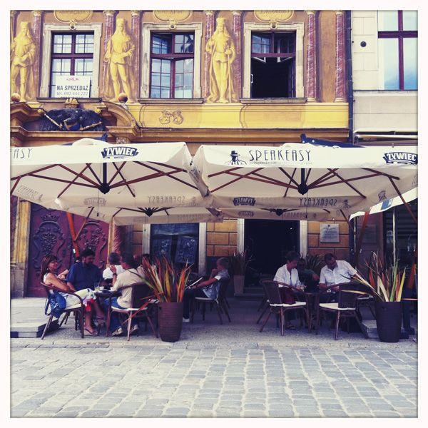 Od środka: kryminalna kawiarnia Speakeasy