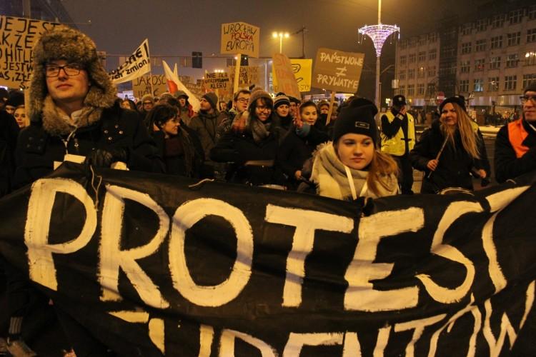 Protest Studentów przeszedł przez Wrocław [DUŻO ZDJĘĆ, VIDEO]