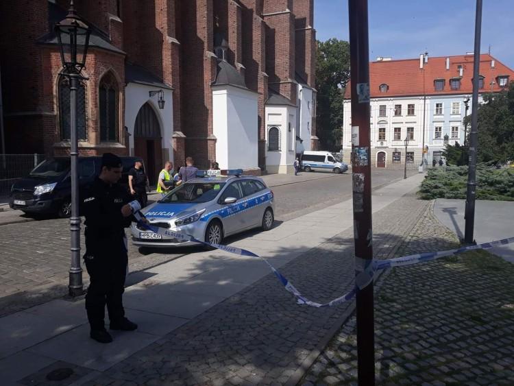 Atak przed wrocławskim kościołem. Nożownik dźgnął księdza