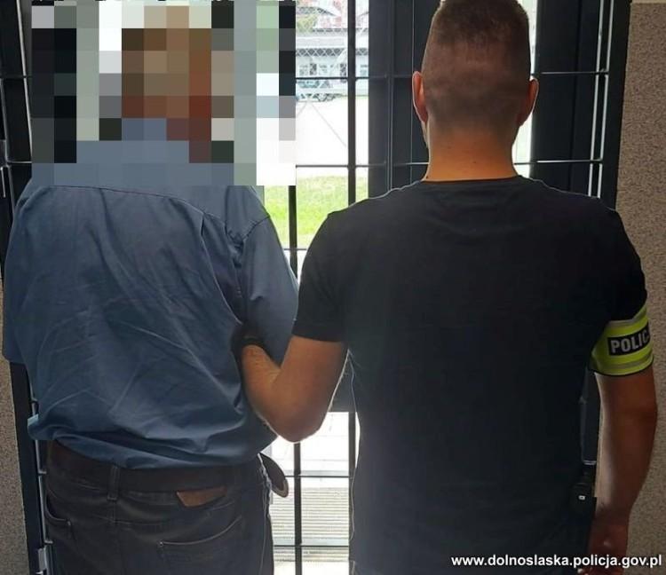 Fałszywy policjant okazał się 72-latkiem. Właśnie został złapany