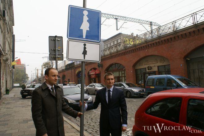 Poseł PO: wprowadźmy we Wrocławiu miejsca parkingowe tylko dla kobiet w ciąży