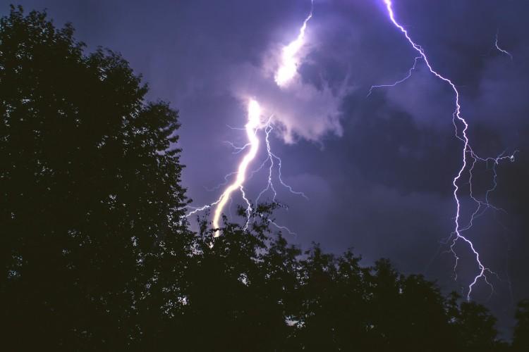 Dzisiaj burze, deszcz i grad. Jest czerwony alert dla Wrocławia