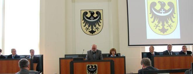 Wreszcie są pełne wyniki wyborów do sejmiku Dolnego Śląska. Sprawdź, kto zdobył mandaty radnych