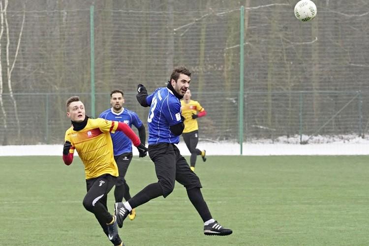 Zmienne szczęście Ślęzy w sparingach. Maciej Firlej znów strzela dla 1KS-u