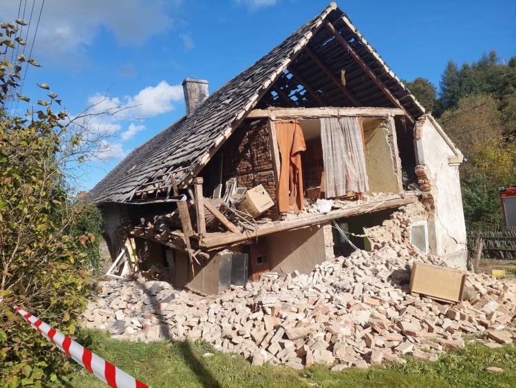 Dolny Śląsk: Ściana budynku runęła po wybuchu butli z gazem [ZDJĘCIA]
