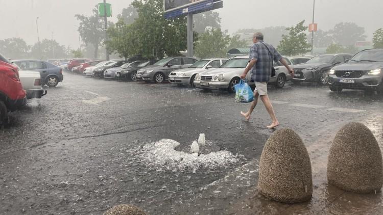 Oberwanie chmury we Wrocławiu, miasto tonie