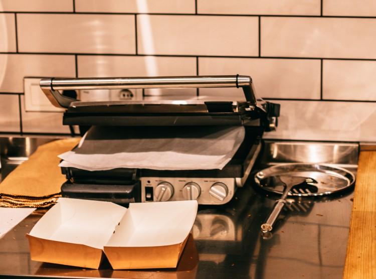 Grill kontaktowy - czym wyróżniają się najlepsze modele?