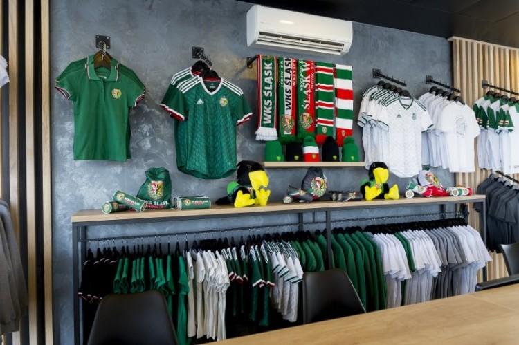 Fanshop #NaStadionie. Przy Stadionie Wrocław powstał sklep WKS-u