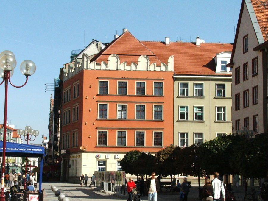 Nowy właściciel kamienicy wyprowadzi biura PO z Oławskiej 2?