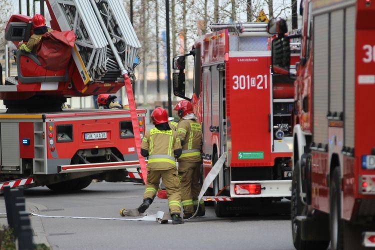 Wrocław: Pożar auta na Koszarowej. Pojazd spłonął doszczętnie