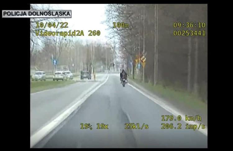 Wrocław: Naćpany motocyklista i 175 km/h w środku miasta [FILM]