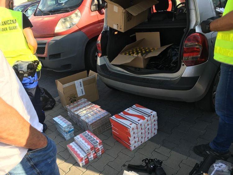 Nielegalne papierosy i alkohol na targowisku. 64-letni cudzoziemiec w rękach policji [ZDJĘCIA]