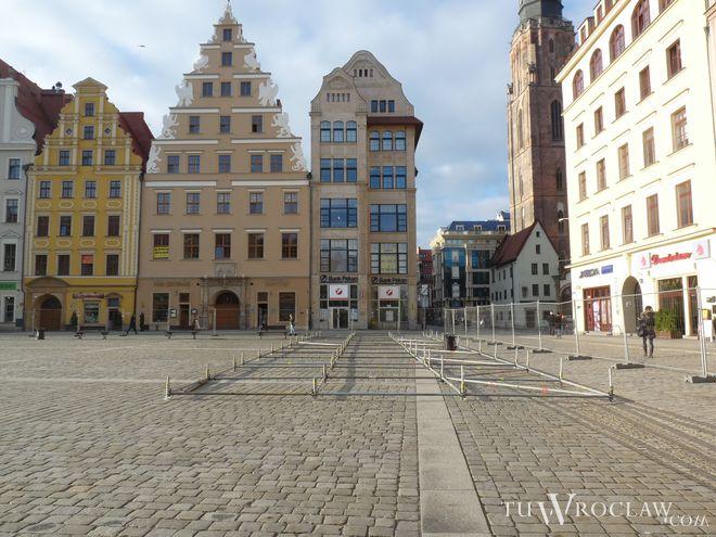 Ruszyły przygotowania do Sylwestra w Rynku. Miasto za imprezę zapłaci 2 mln złotych [FOTO]