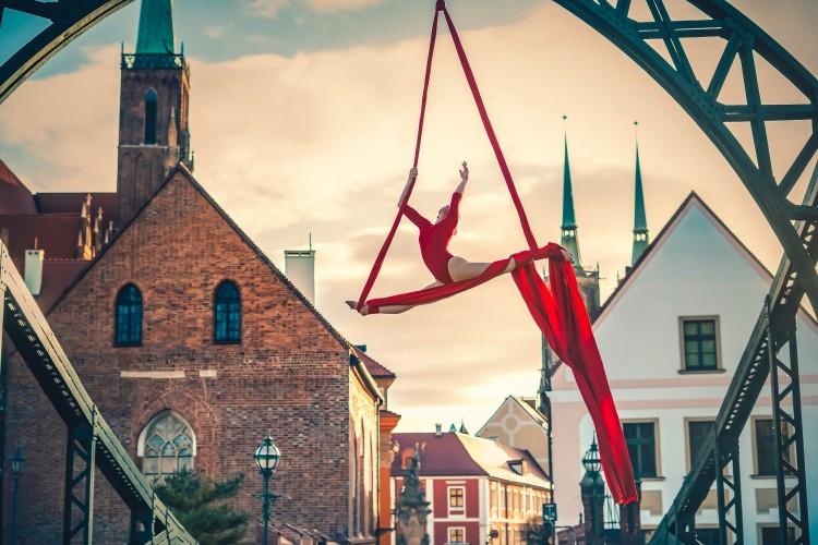 Wrocław: Akrobatyczna sesja na Ostrowie Tumskim. Zobacz niezwykłe zdjęcia