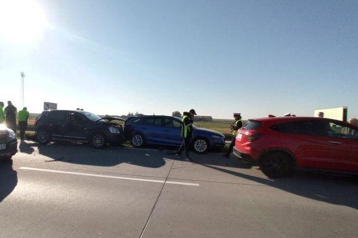 Karambol na A4. Jedna osoba ranna [ZDJĘCIA]
