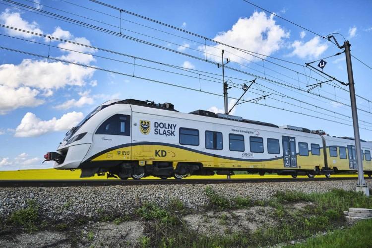 Bilet zerowy i nowe zasady. Koleje Dolnośląskie przedłużają ofertę dla uchodźców z Ukrainy