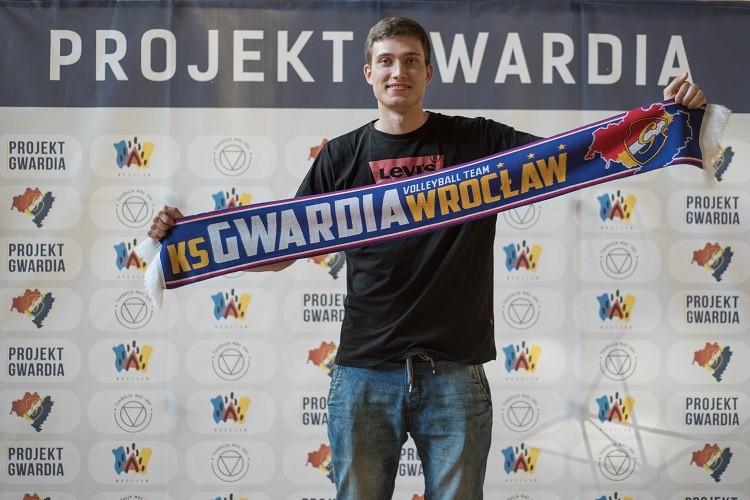 Trzeci przyjmujący na pokładzie. Mateusz Paszkowski kolejnym Gwardzistą