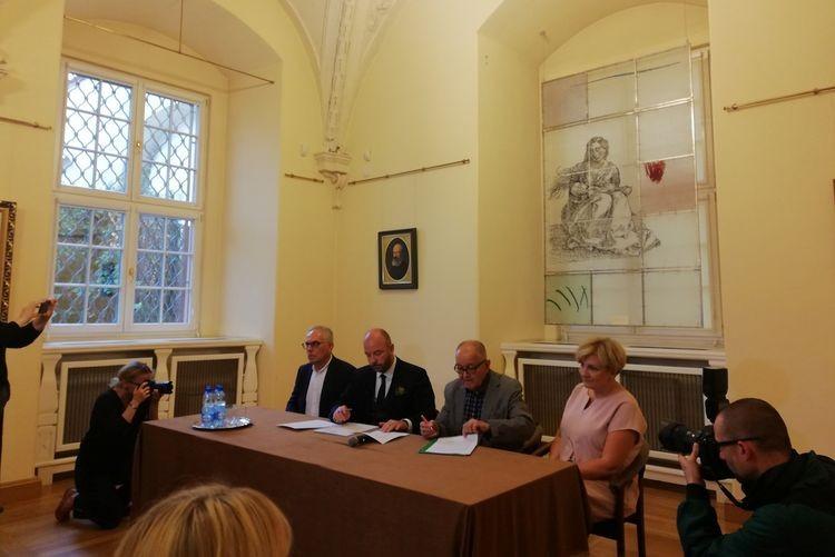 Nieznane listy słynnego poety dołączyły do kolekcji Ossolineum [ZDJĘCIA]