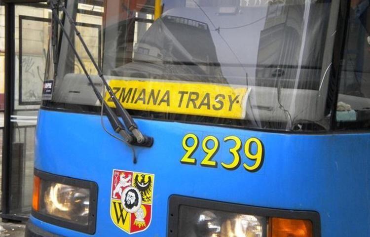 Wypadek przy moście Milenijnym. Kierowca nie ustąpił pierwszeństwa [ZDJĘCIA]