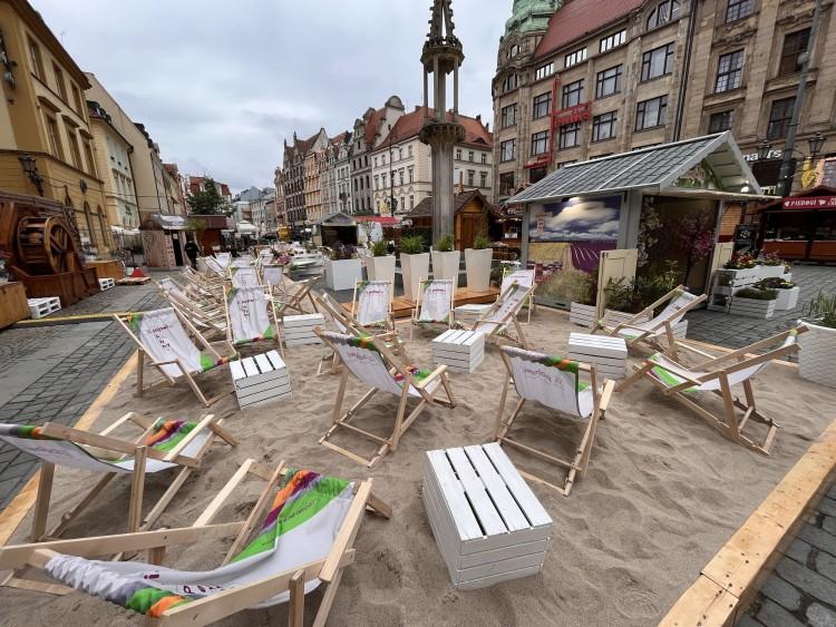 Plaża na wrocławskim Rynku. Jarmark Świętojański 2023 już działa [OFERTA, CENY]