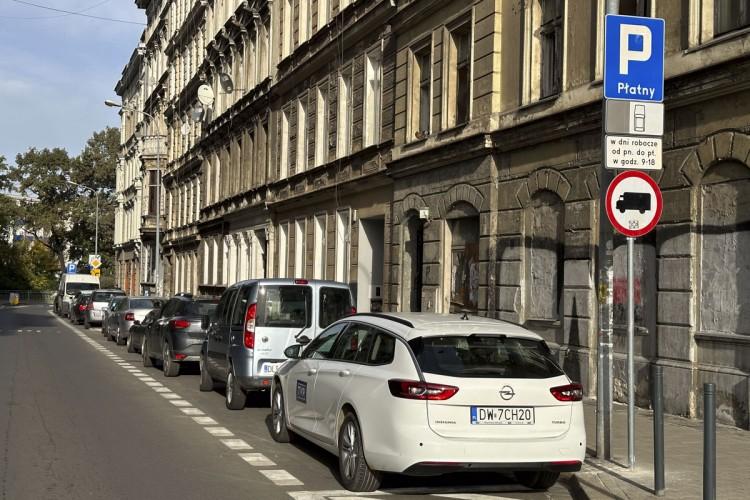 Koniec darmowego parkowania. Od dziś prawie 100 miejsc za opłatą!