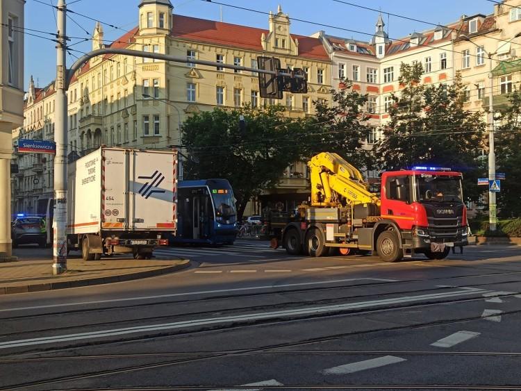 Wrocław: Awaria tramwaju na Piastowskiej. Kilka linii zmieniło trasy