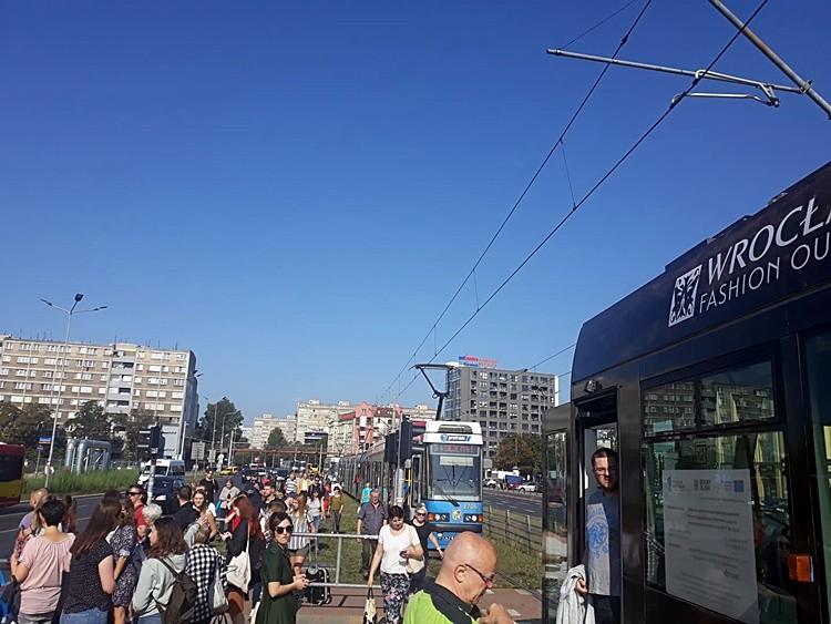 Awaria tramwaju na Legnickiej [ZDJĘCIA]