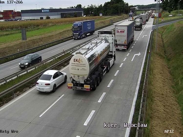 Kilkanaście kilometrów korka na A4. Powód? Holowanie pojazdu