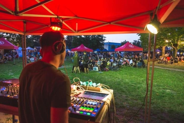 Vouchery na ratunek kulturze w czasie pandemii. Pierwszeństwo rezerwacji i zysk dla wspierających