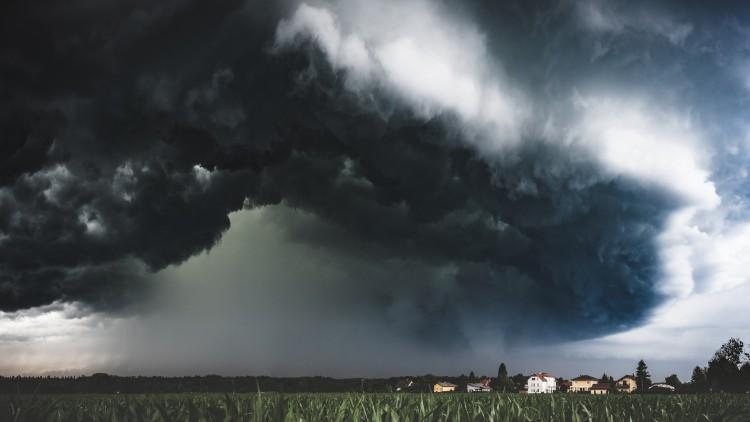 Burza, ulewa, wichura i grad. Taka prognoza dla Wrocławia