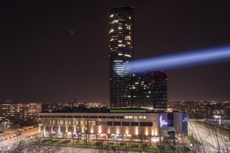 Gigantyczne serce na Sky Towerze. O co chodzi?