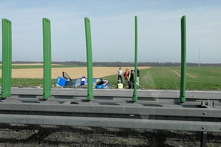 Autostrada A4 była zablokowana. Tir staranował busa i radiowóz
