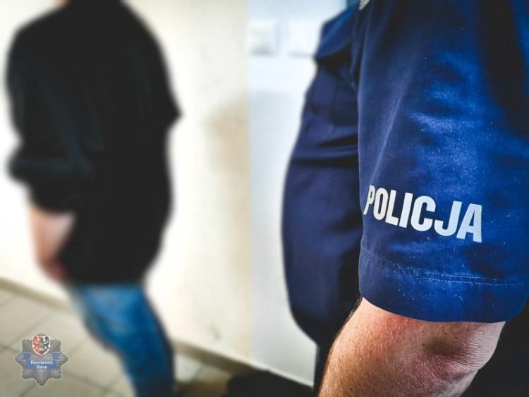 Mężczyzna ukradł pieniądze dziecku. Policjanci zatrzymali go w pościgu