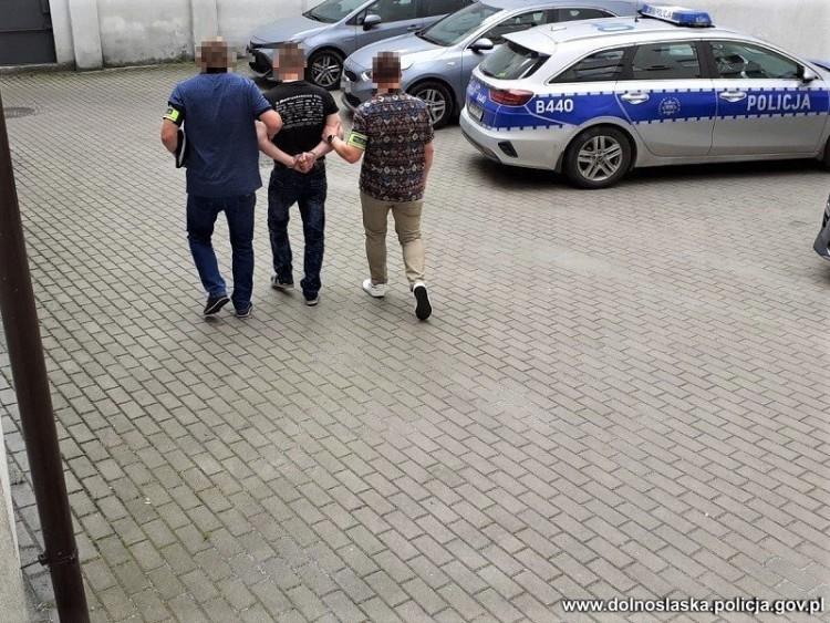 31 osób z zarzutami. Dolnośląska policja rozbiła grupę przestępczą [ZDJĘCIA, WIDEO]