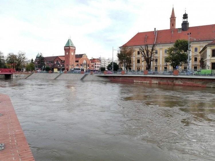 Wrocław: Z Odry wyłowiono ciało człowieka. Przy moście Sikorskiego zauważyli je przechodnie