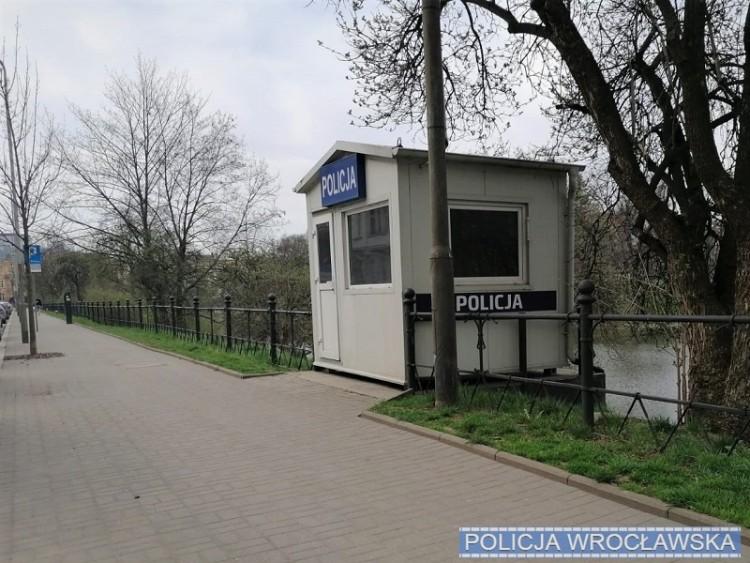 Pijany mężczyzna wjechał rowerem w posterunek policji