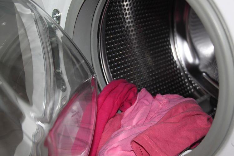 Zamienili dobrą pralkę na zepsutą w mieszkaniu, które wynajmowali na Ołbinie