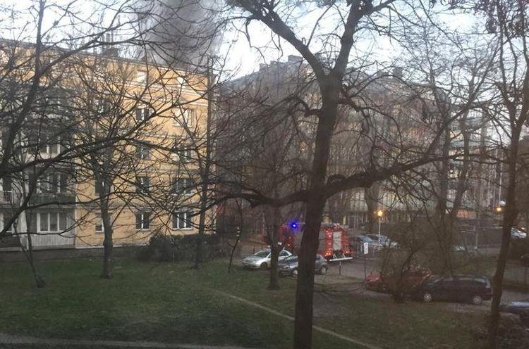 Pożar na ulicy Czystej. Zapalił się samochód dostawczy