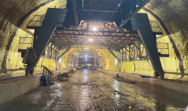 Zaglądamy do tunelu na drodze z Wrocławia do Czech. Robi wrażenie!