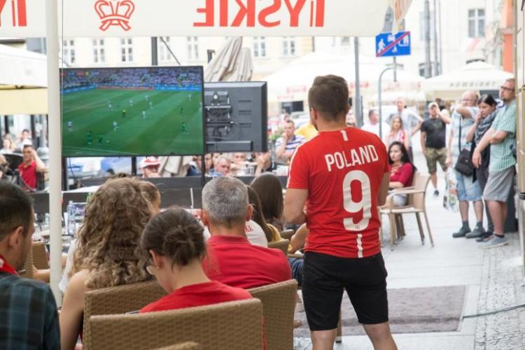 Właściciele 10 lokali ukarani za nielegalną transmisję piłkarskiej Ligi Mistrzów