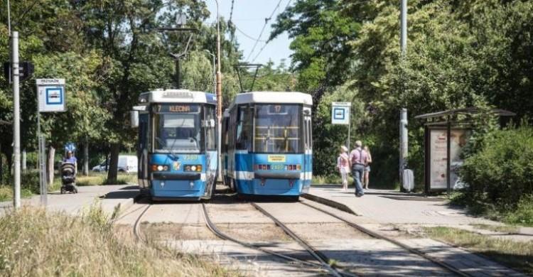 Wrocław: Tramwaj potrącił kobietę. Straciła przytomność