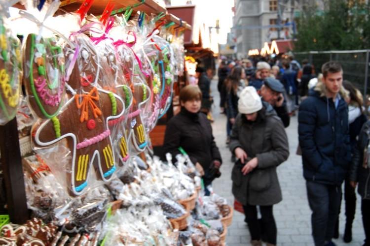 Wrocławianie już kupują na Jarmarku Bożonarodzeniowym [ZOBACZ ZDJĘCIA]
