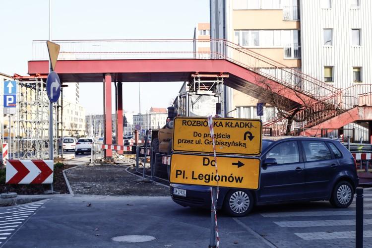 Problemy z demontażem kładki nad Grabiszyńską. Zmiana planu [ZDJĘCIA]