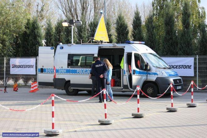 Uczniowie wrocławskich szkół pod okiem policji rywalizowali w...