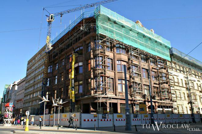 Sam zdjął blokadę koła, którą założyli mu strażnicy i... odjechał