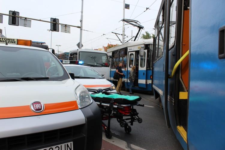 Zderzenie tramwajów w centrum Wrocławia. Są ranni [ZDJĘCIA]