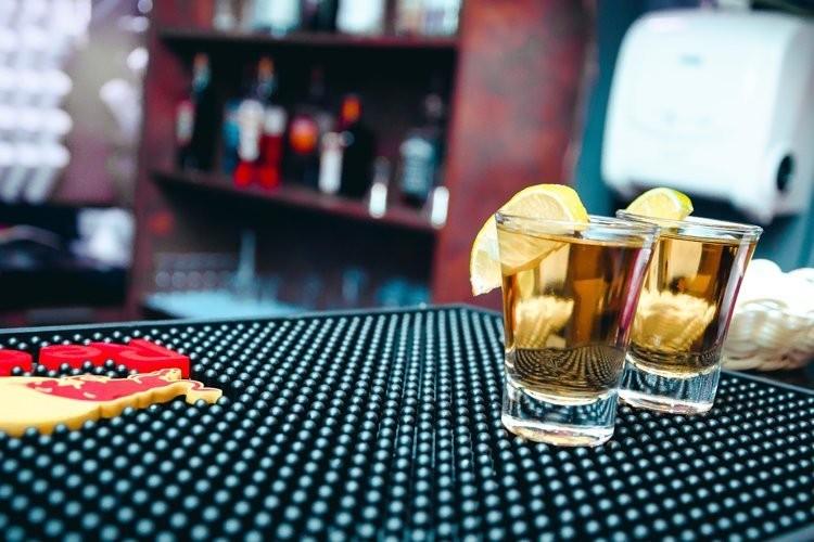 Niebezpieczeństwo błędnego kręgu uzależnienia. Jak terapia uzależnień może nam pomóc?